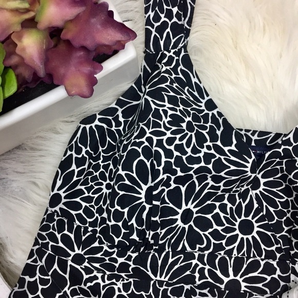 Tommy Hilfiger black daisy print sleeveless top size 6 great for layering - Picture 3 of 7
